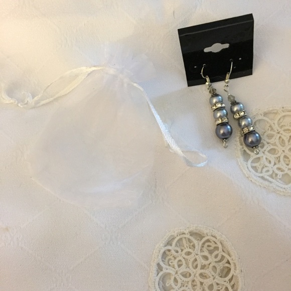 BUNDLE UP🌷3 for 30🌷 DROP BEADEDGLASS EARRINGS HANDMADE. - Picture 1 of 1